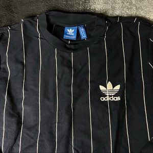 ✨ adidas Originals
Tko Ls Pinstripe Tee✨